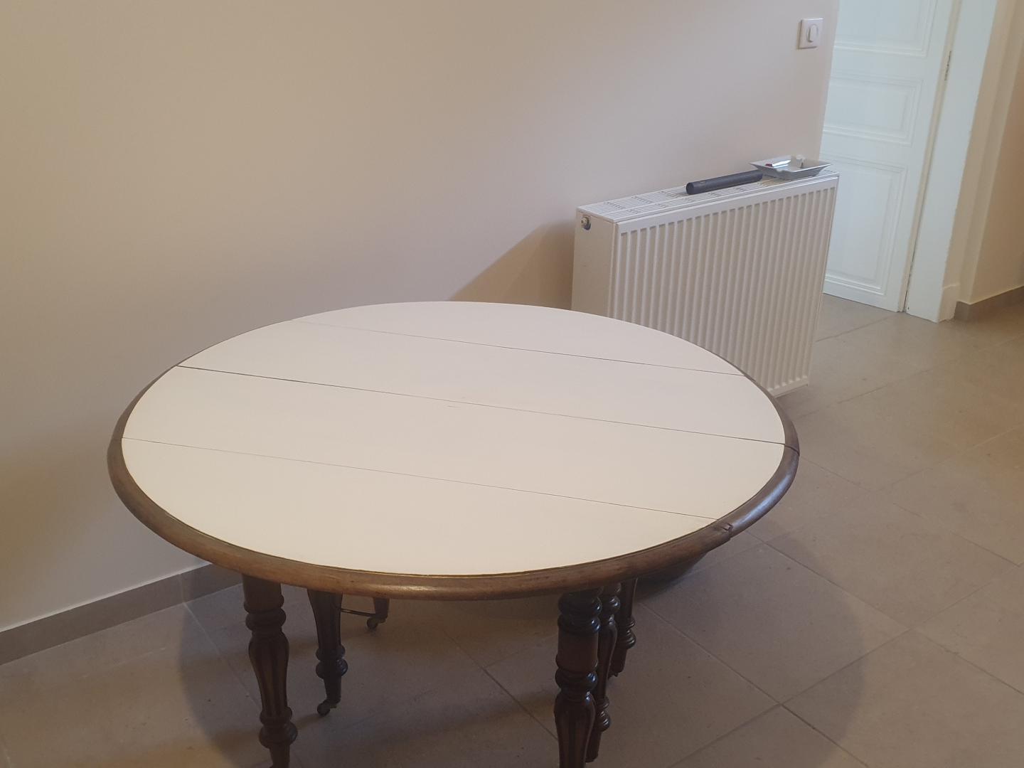 Restauration &#34;client&#34;: table de cuisine (Peinture blanche, cire, vernis)